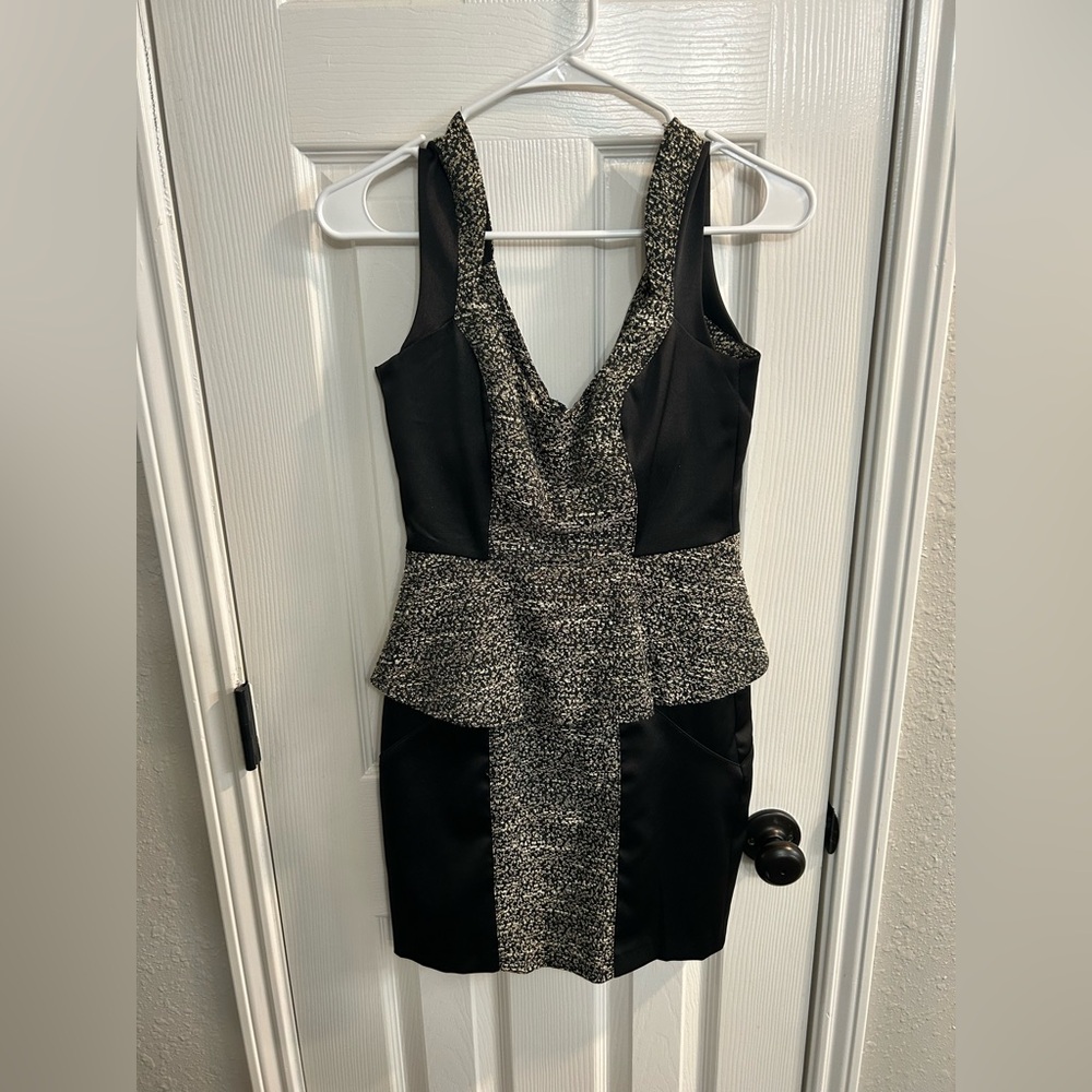 XOXO Starlight Peplum Dress Size 1/2 Sleeveless Black Gold Metallic Accents